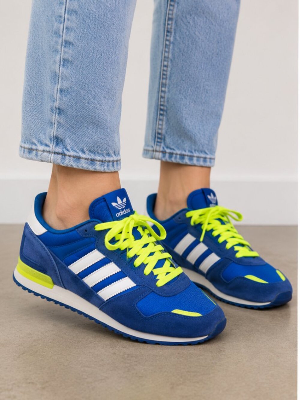 adidas Originals ZX 700 Women’s Blue Sneakers Size 7 Q23281